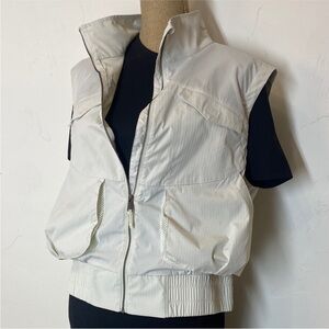Stylish White Sleeveless Zip-Up Vest